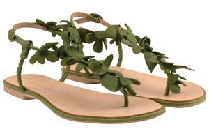 Flats und flache Sandalen umhüllen die Füße im Sommer 2012_Tosca Blu